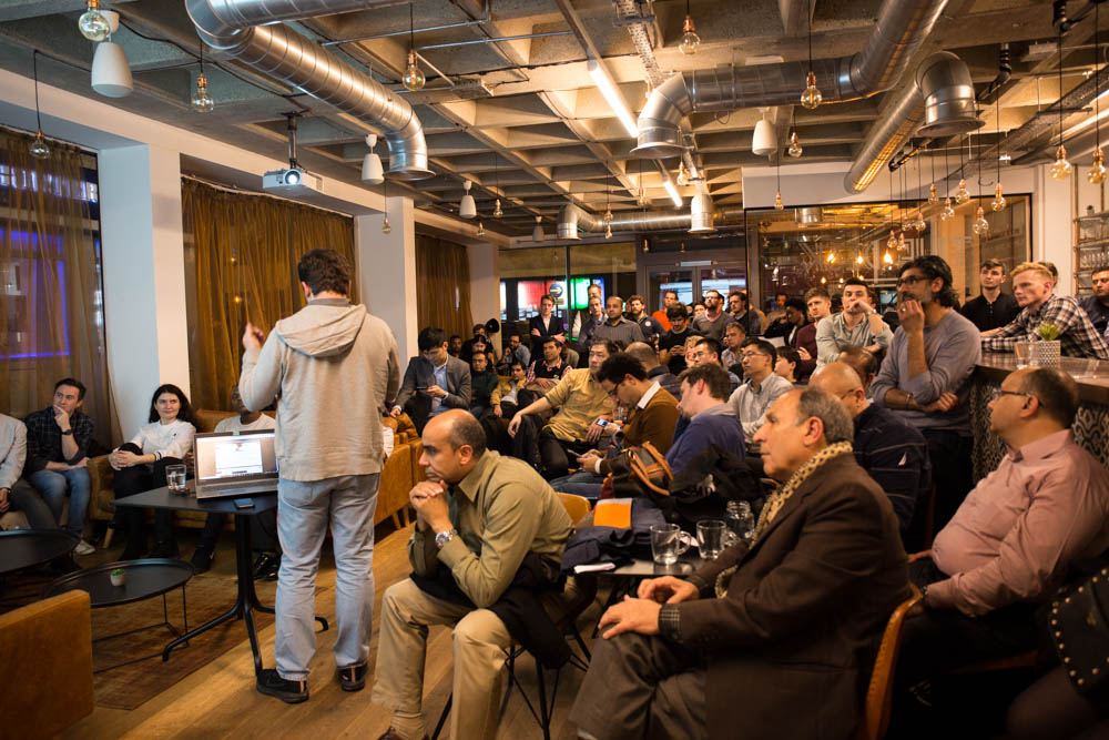 startup-owner-talks-at-the-Tech-Startups-and-Entrepreneurs-Meetup