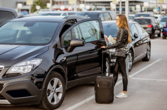 benefits of renting a luxury car for business trip