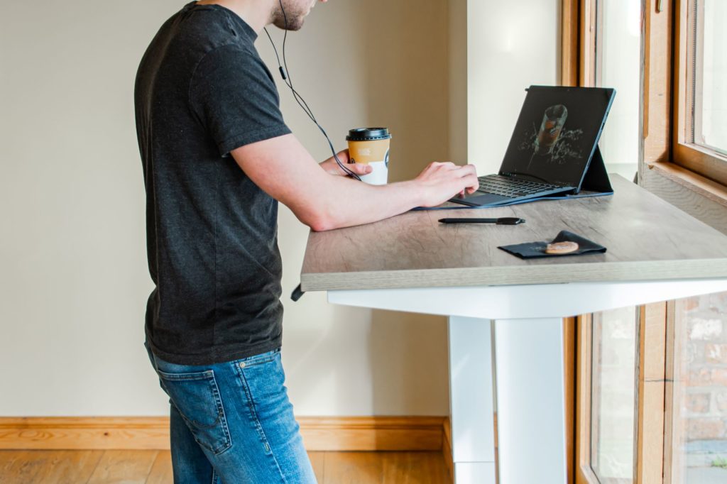 sit and standing desk for home office