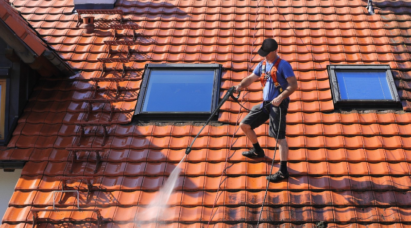 Why to Hire Roof Cleaning Professionals